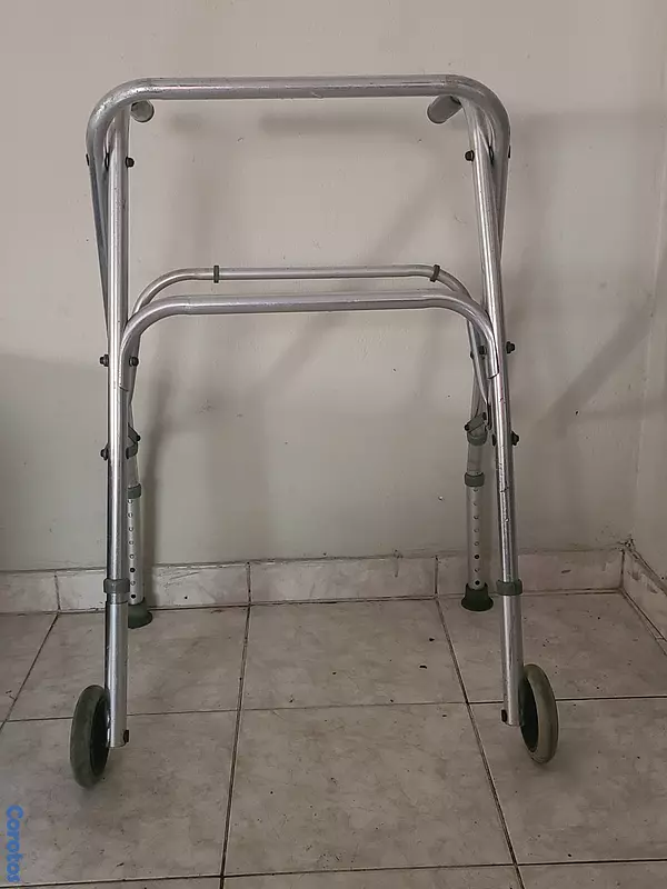 Salud y Equipamiento Médico - Andador para adultos con ruedas 2