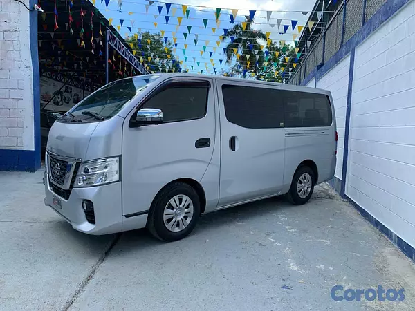 otros vehiculos - NISSAN NV350 CARAVAN  3