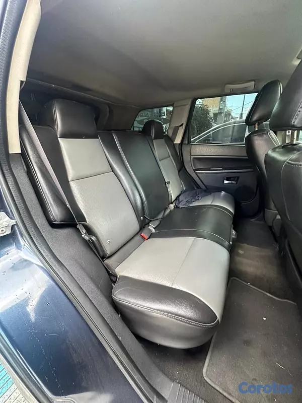 jeepetas y camionetas - Jeep Grand Cherokee Laredo 4x4 2010 6