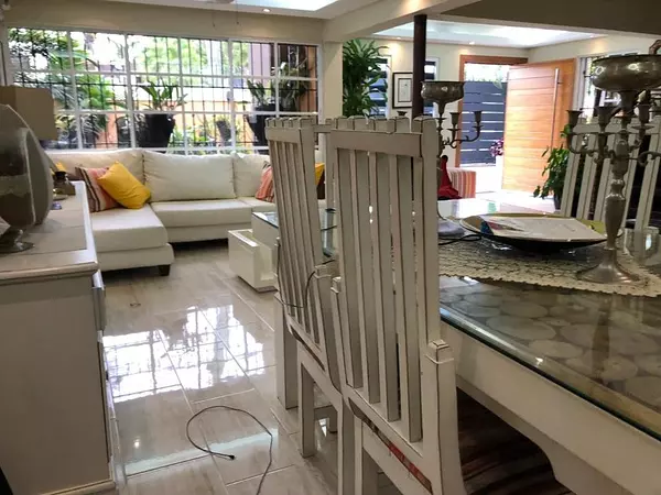 casas - Hermosa residencia en el sector de La Castellana. 493 mt2. 4Hab 4