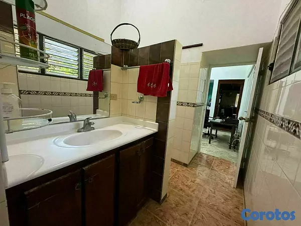 casas - Amplia casa en Arroyo Hondo II 4