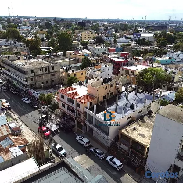 oficinas y locales comerciales - DE VENTA Amplio LOCAL COMERCIAL de Dos Niveles 📍EN 4