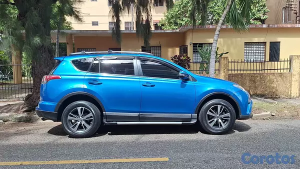jeepetas y camionetas - TOYOTA RAV4 2017 XLE 8