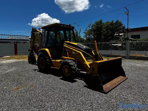 camiones y vehiculos pesados - Caterpillar 420D 2001 solo 5,900 horas  ✅ la más nueva del mercado  4
