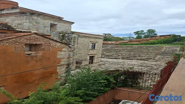 oficinas y locales comerciales - En Alquiler Local en la Zona Colonial Se permite Subalquiler 5
