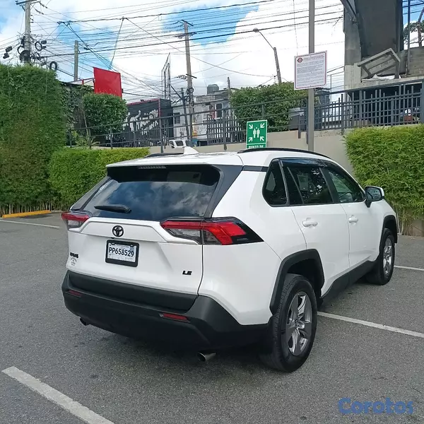 jeepetas y camionetas - Toyota RAV4 LE clean OFERTA 2