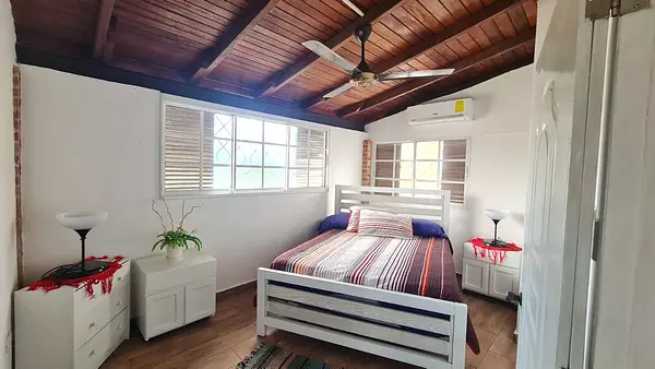 apartamentos - Km 10 de la independencia, Sector velazcasas.

Casa de dos niveles  5