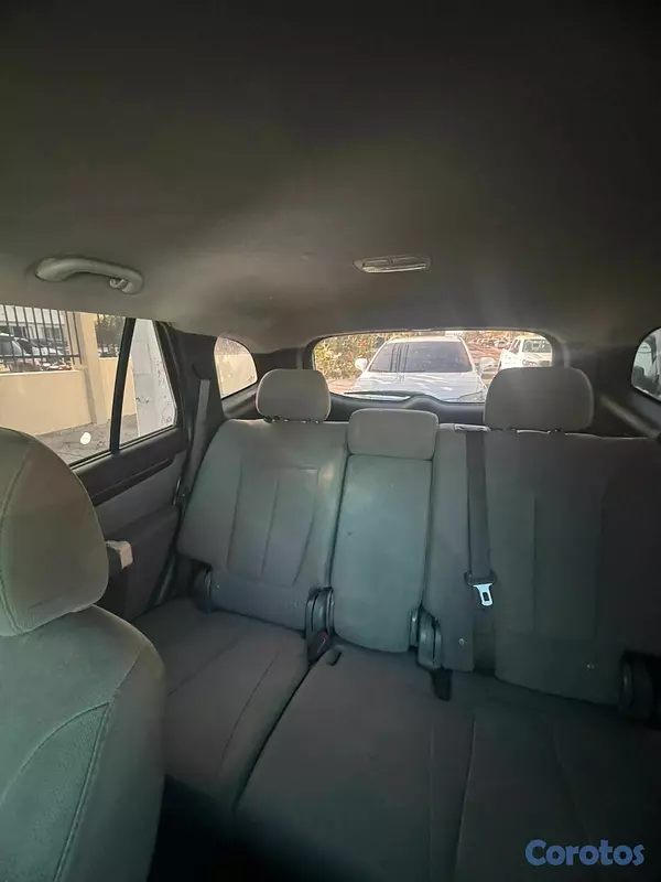 jeepetas y camionetas - 2011 Hyundai Santa Fe en Oferta 3
