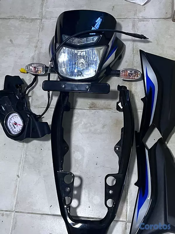 motores y pasolas - Se venden plásticos de motor para motocicleta Bajaj, en buenas condiciones. 3