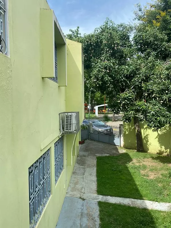 oficinas y locales comerciales - Se Renta Casa de 2 Niveles para Fines Comerciales  2