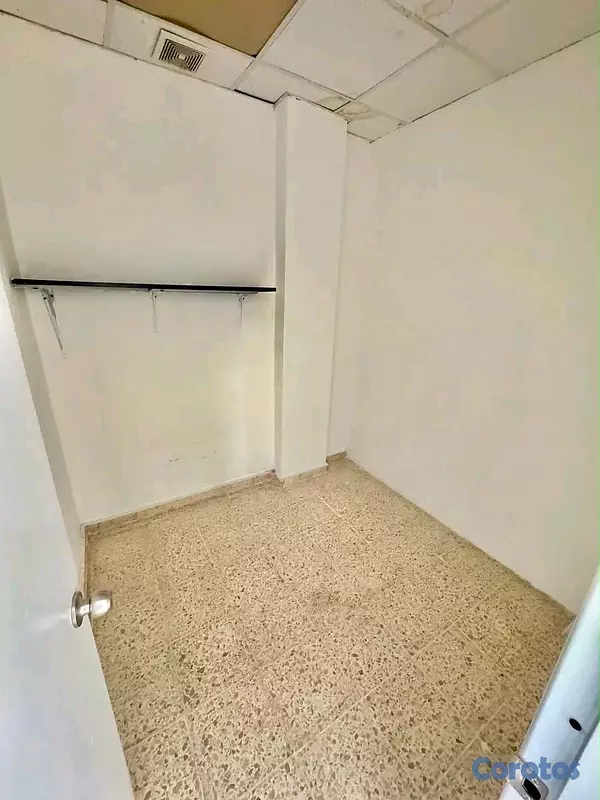 oficinas y locales comerciales - Alquilo local en plaza comercial eb Castellana  10