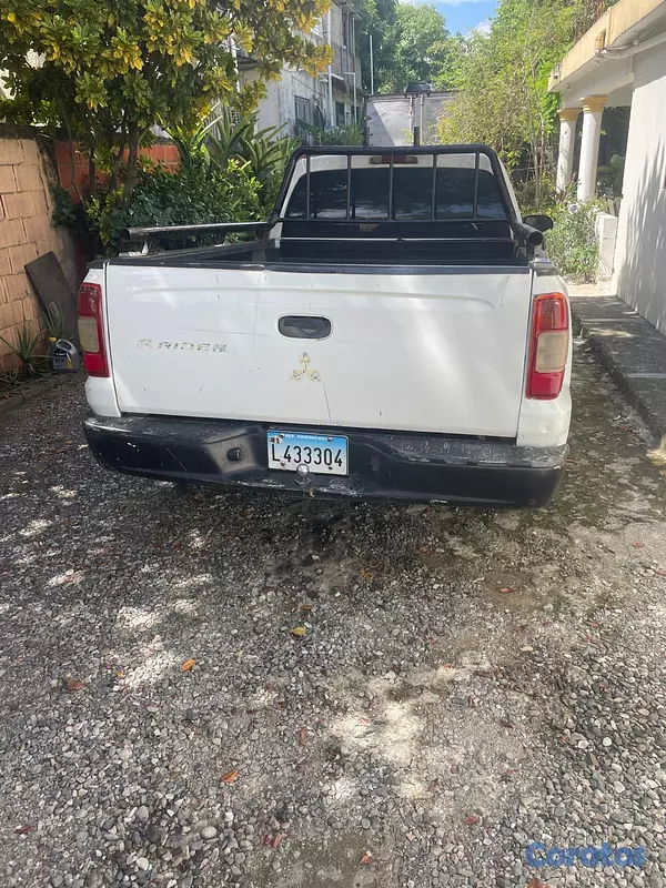 jeepetas y camionetas - Camioneta Mitsubishi Cabina y 1/2, 4
