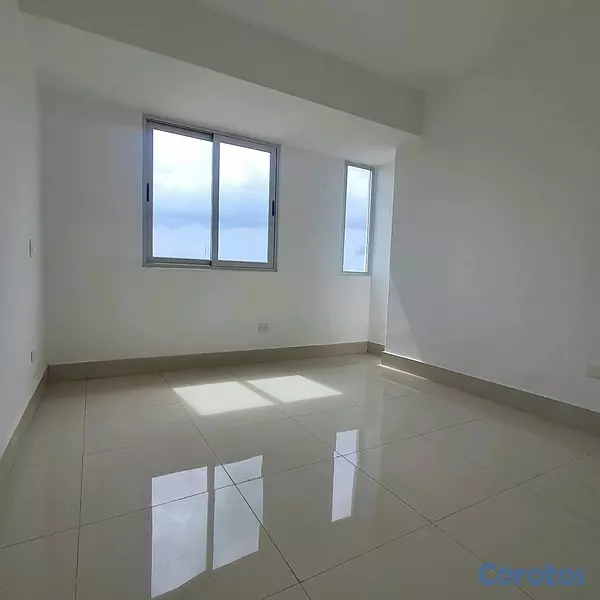 apartamentos - Apartamento con vista limpia en Evaristo Morales piso alto 7