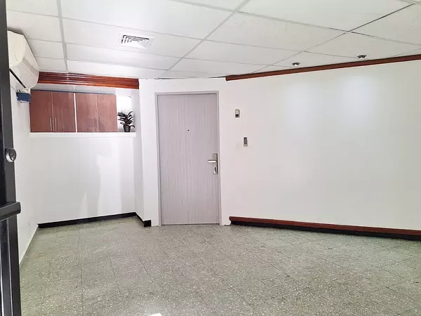 oficinas y locales comerciales - local en Piantini 5