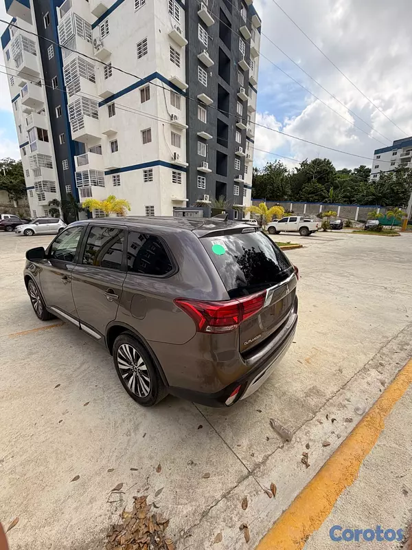 jeepetas y camionetas - Mitsubishi Outlander 2020 2