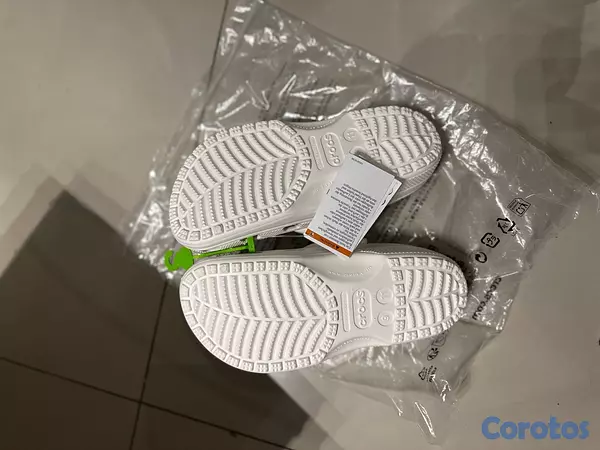 zapatos unisex - Crocs Unisex blanca size 9M 11W 4