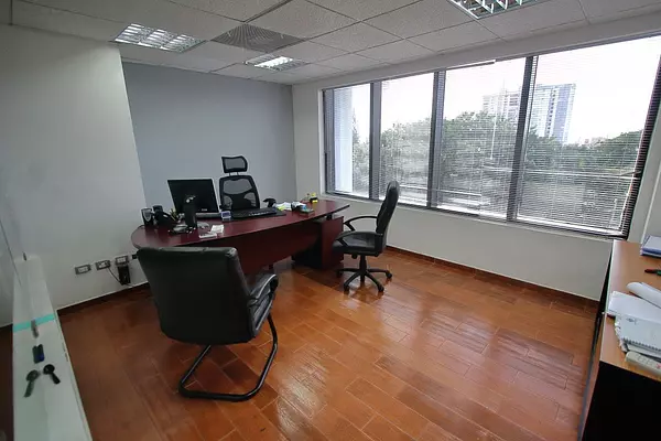 oficinas y locales comerciales - Local Oficinas en 3er piso Plaza Central (Segundo Nivel) 10