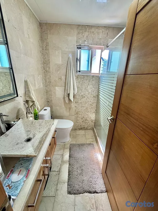 apartamentos - vendo urbanización real tres habitaciones con baño dos parqueos paralelos techa 10