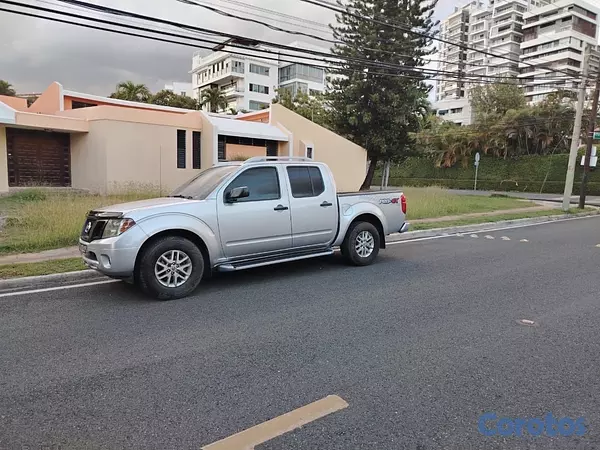 jeepetas y camionetas - Nissan frontier SV 2015 transmisión mecánica  6