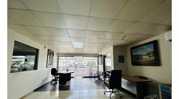 oficinas y locales comerciales - Local Comercial se Alquila en la 27 de Febrero 2