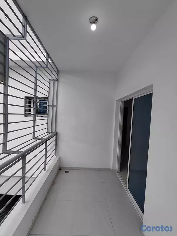 apartamentos - alquiló segundo nivel Evaristo Morales tres habitaciones 2.5 baños dos parqueos  5