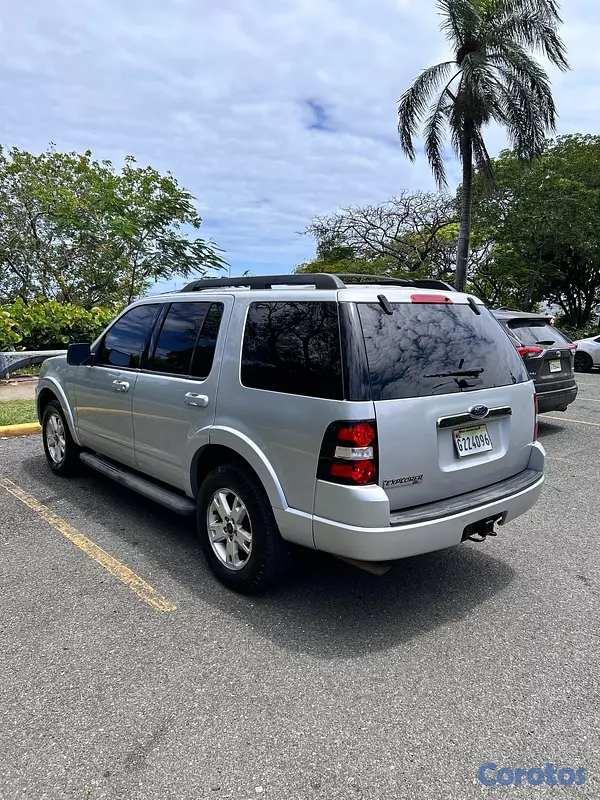 jeepetas y camionetas -     Ford Explorer XLT 2010 de Agencia | Comprada en Viamar | 85K KM Originales 4