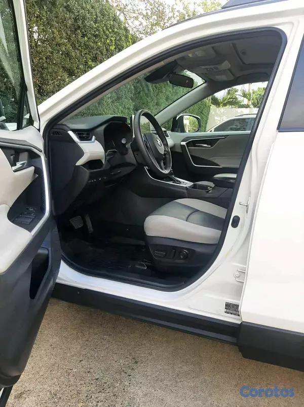 jeepetas y camionetas - Toyota rav4 2023 xle clean  9