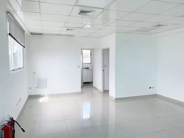 oficinas y locales comerciales - Local corporativo en lss prados  5