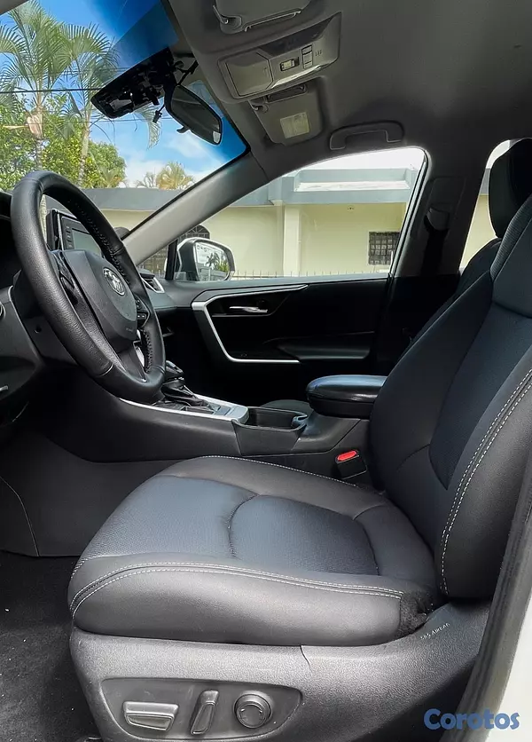 jeepetas y camionetas - Toyota RAV4 XLE 2021 
 7