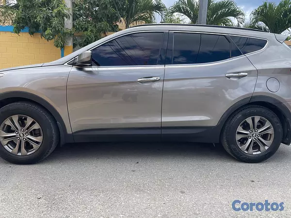 jeepetas y camionetas - Vendo Jeepeta Hyundai Santa Fe 2013 de oportunidad 2