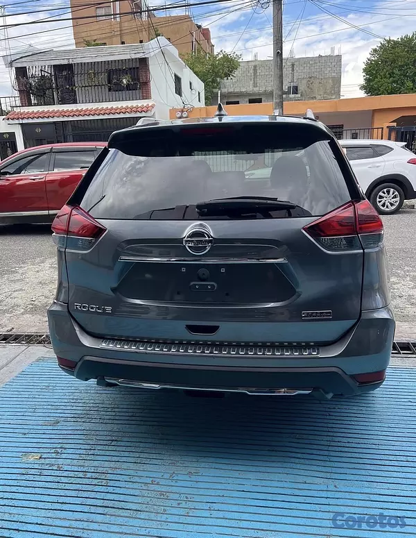 jeepetas y camionetas - Nissan Rogue S 2020 3