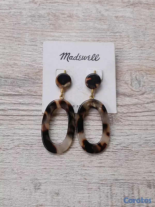 joyas, relojes y accesorios - Se Vende Aretes marrones en animal print  3
