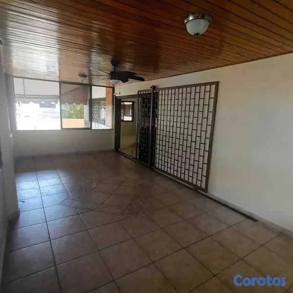 casas - Casa en alquiler en El millon habitaciones  5 14
