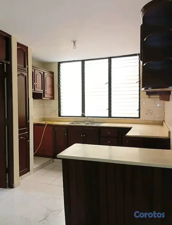 apartamentos - Alquilo amplio Apartamento Clásico Urb. Real. 8