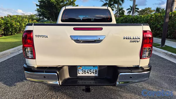 jeepetas y camionetas - Toyota Hilux 2017 Nueva! 6