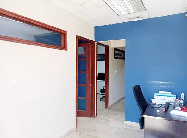 oficinas y locales comerciales - Local en los prados  3