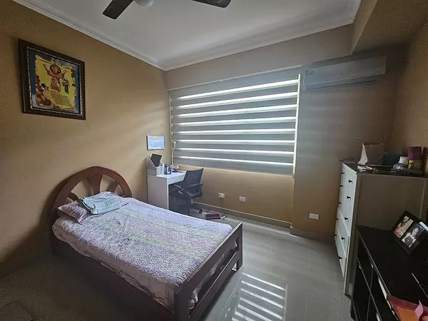 apartamentos - Amplio apartamento en venta en Don Honorio 9