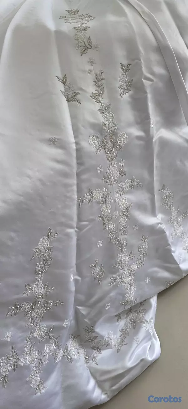 ropa para mujer - Vestido de Novia con cola 6