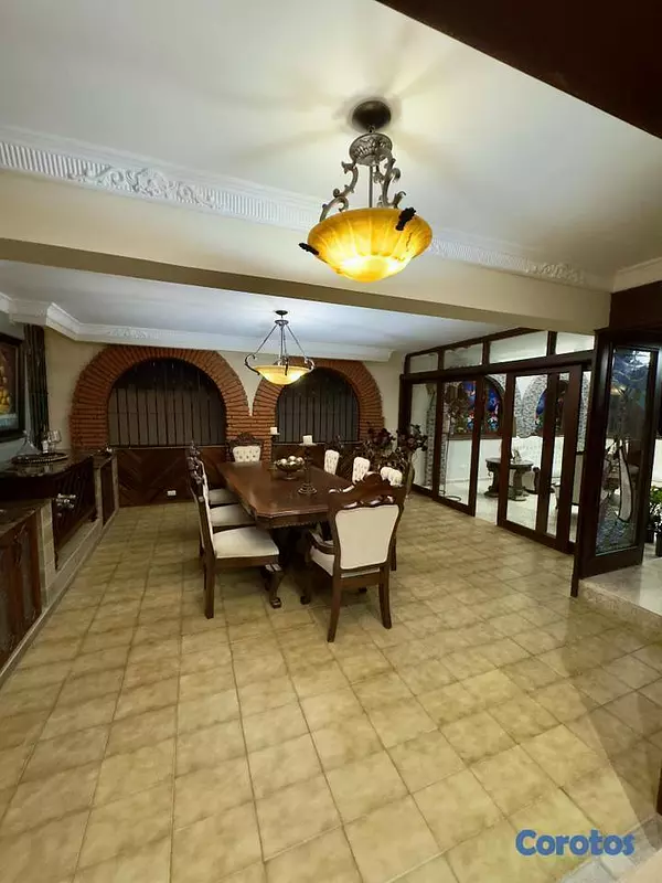 casas - Espaciosa casa de 2 niveles en venta  10