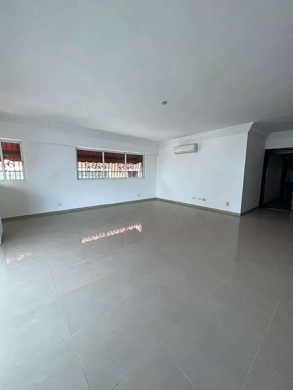 apartamentos - Se vende espacioso apartamento en Evaristo Morales 8
