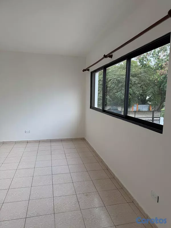 apartamentos - Apartamento en de 3 hab en el millón en 2do nivel. 4