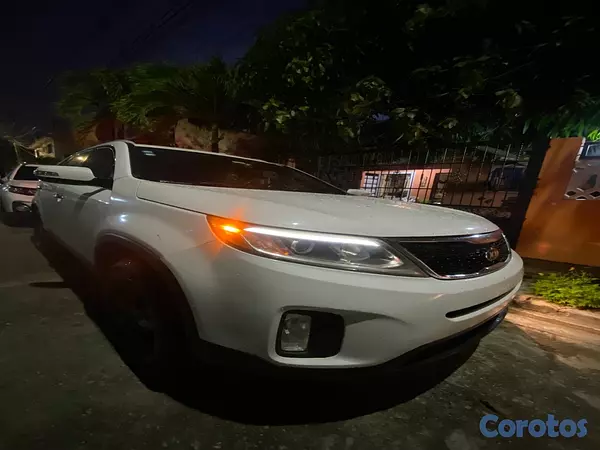 jeepetas y camionetas - KIA SORENTO 2015 blanca 
 7