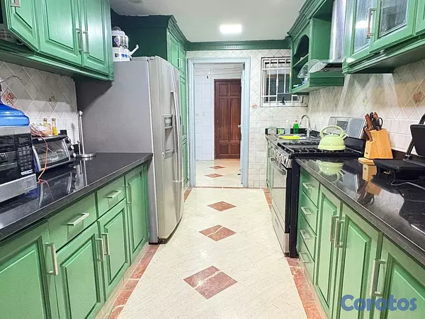 apartamentos - vendo piso 9 bella vista sur tres habitaciones. con baño dos parqueo family roo
 7