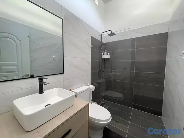 casas - Se vendé casa totalmente remodelanda en quisqueya 9