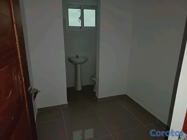 apartamentos - vendo 2do piso con terraza en respaldo los tres ojos 3 habitaciones  2 parqueos  8