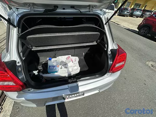carros - SUZUKI SWIFT 2017 muy nueva RD$685,000 negociable  6