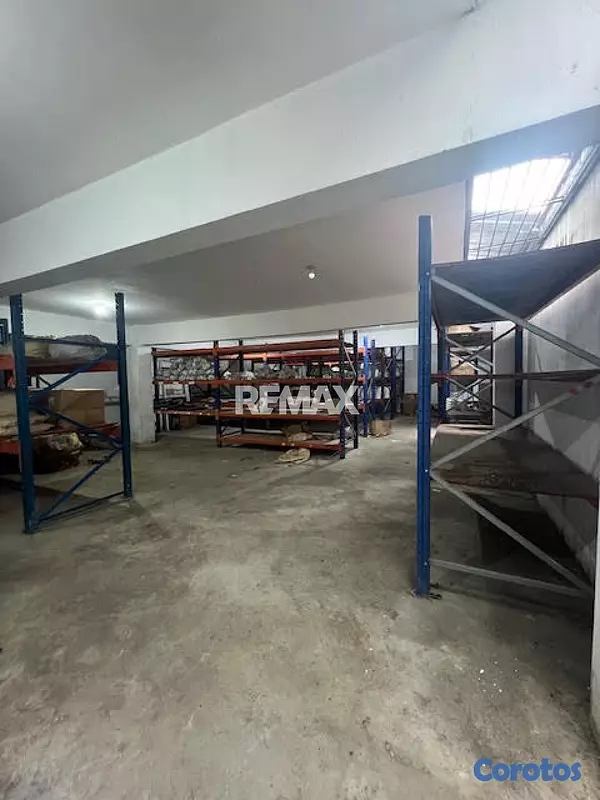 oficinas y locales comerciales - Local comercial de 700mt2 en alquiler en Altos de  11