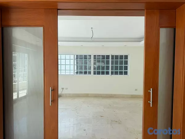 apartamentos - Amplio apartamento en alquiler en Evaristo morales 2