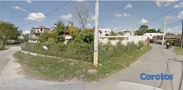solares y terrenos - Se vende solar en el ensanche Ozama de 256mtd título al día Santo Domingo este  2