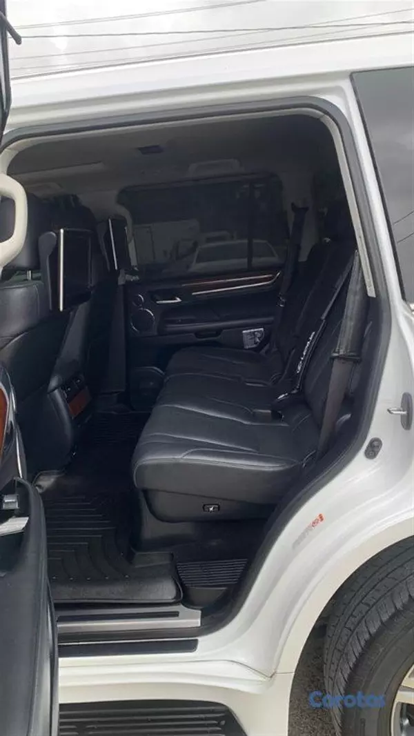 jeepetas y camionetas - 2017 Lexus LX 570 3